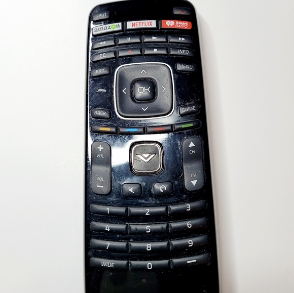 Vizio 24-Inch 1080p Smart LED TV E24-C1 - Picture 7 of 9